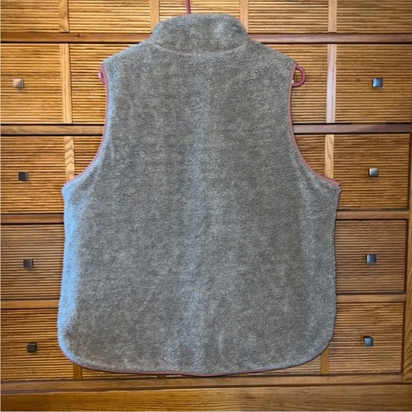 Women’s Carhartt Utility Sherpa Reversible Vest - Picture 4 of 4